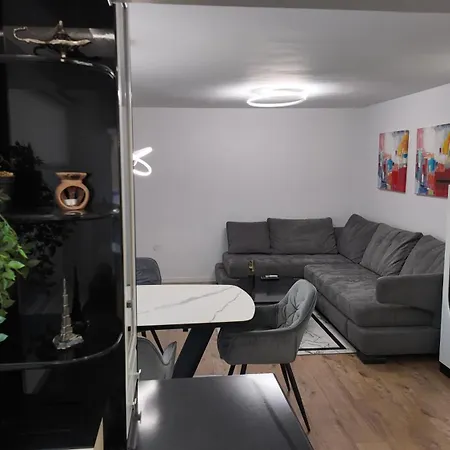 Centre Apartment *
