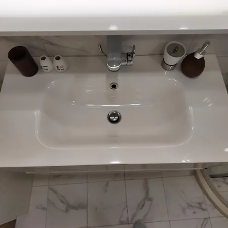 Centre Apartment Warna
